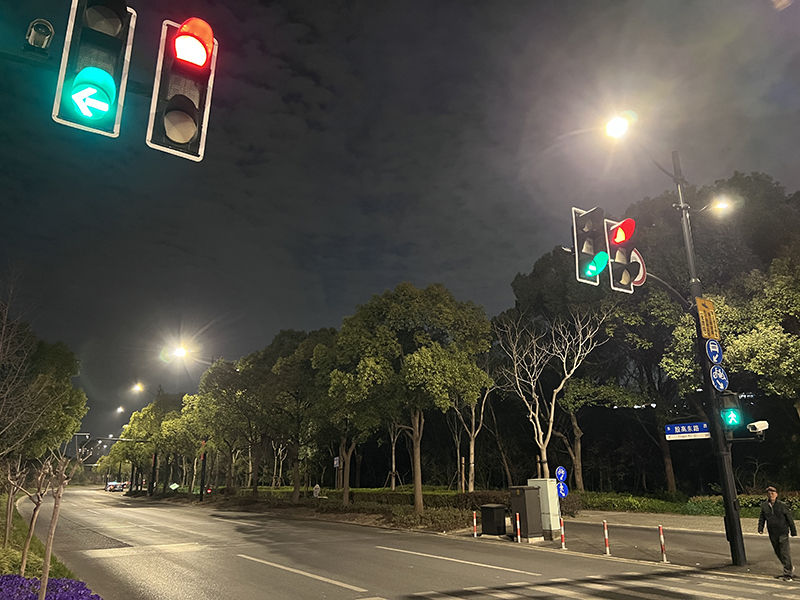 多功能綜合燈桿,城市信息化建設的關鍵一環(huán)