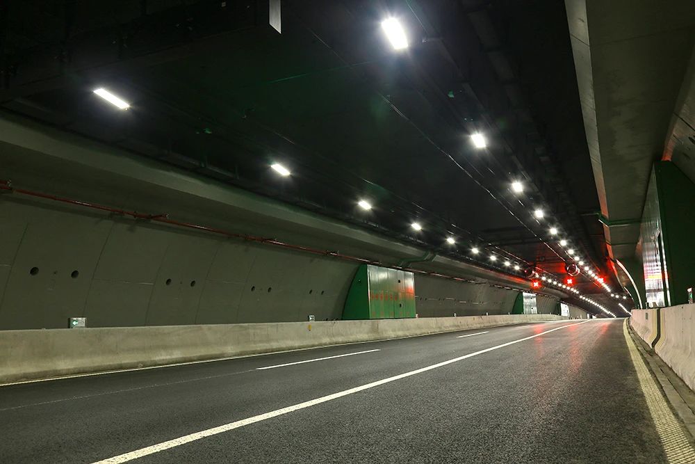 點亮,上海,東西大通道,全國至少,2500條隧道,跟閔行,這家企業(yè),相關(guān)