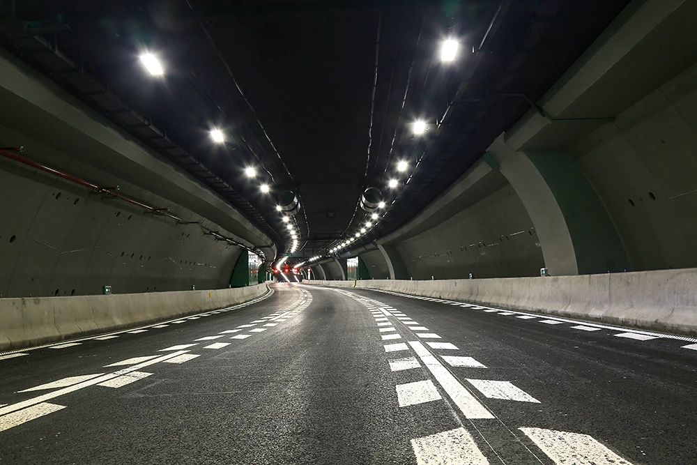 點亮,上海,東西大通道,全國至少,2500條隧道,跟閔行,這家企業(yè),相關(guān)