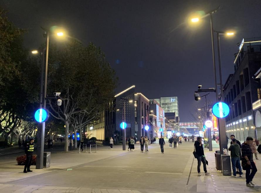 智慧路燈,點(diǎn)亮城市管理,LED路燈,智能燈桿